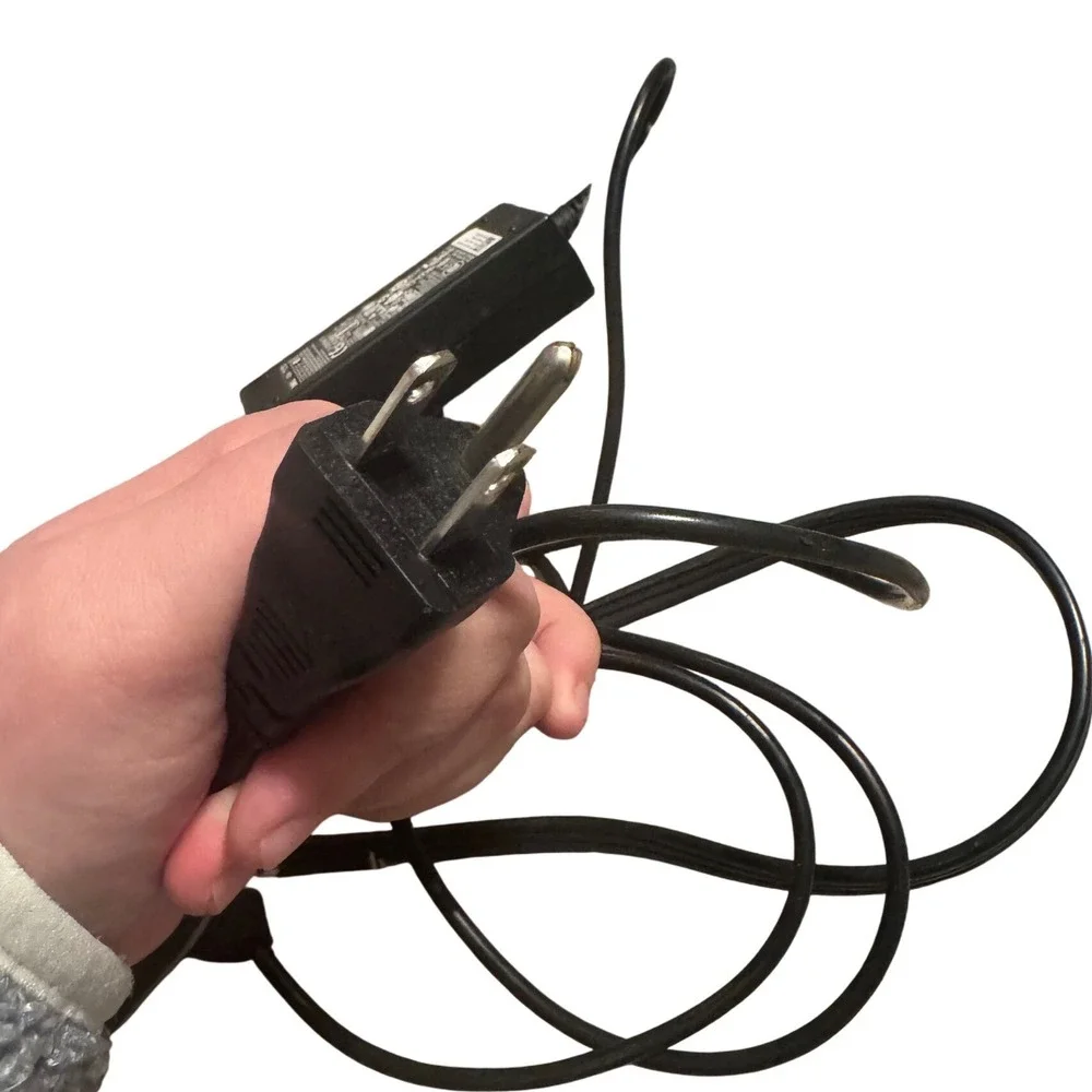 Dell 45W AC DC Power Adapter 100 240V Input 19.5V 2.31A Output‎ Laptop Charger